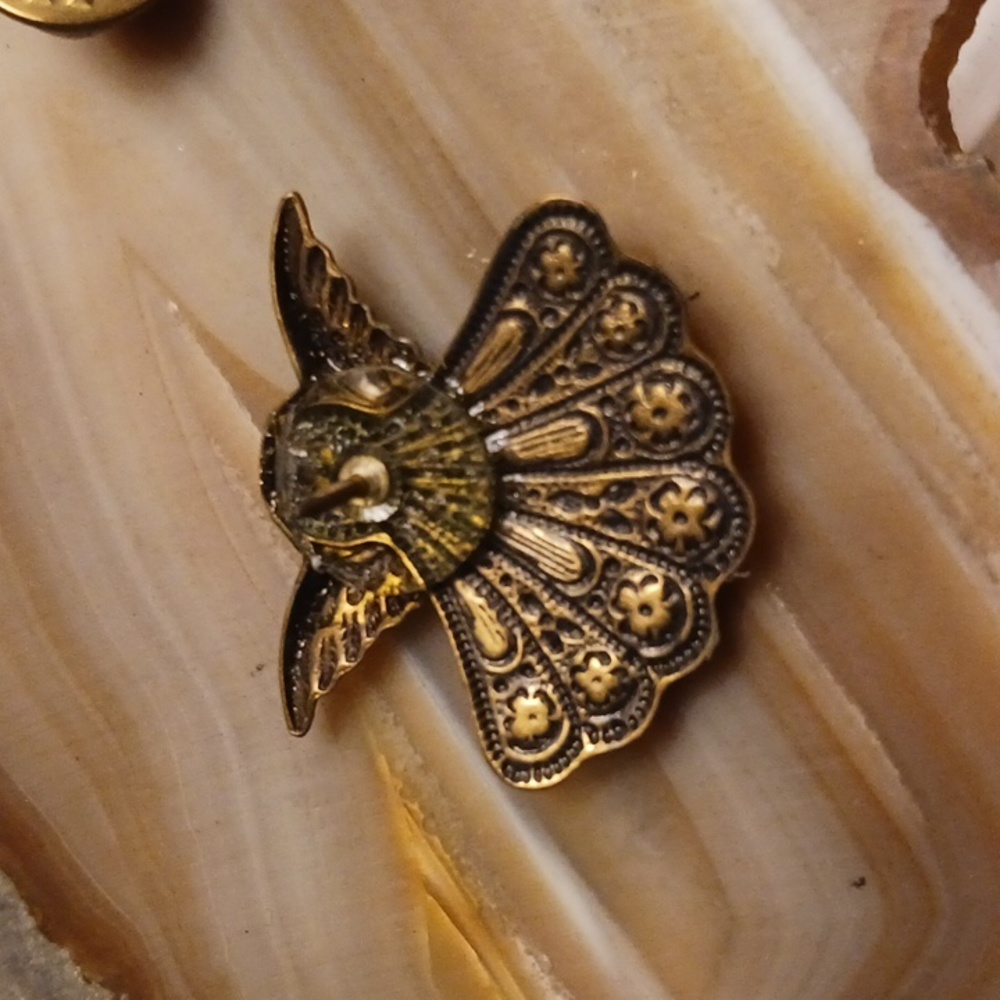 Vintage Angel & Pearl lapel pin - Picture 3 of 4